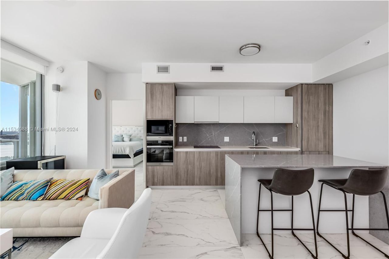 Flat in Miami, USA, 110 m² - picture 3