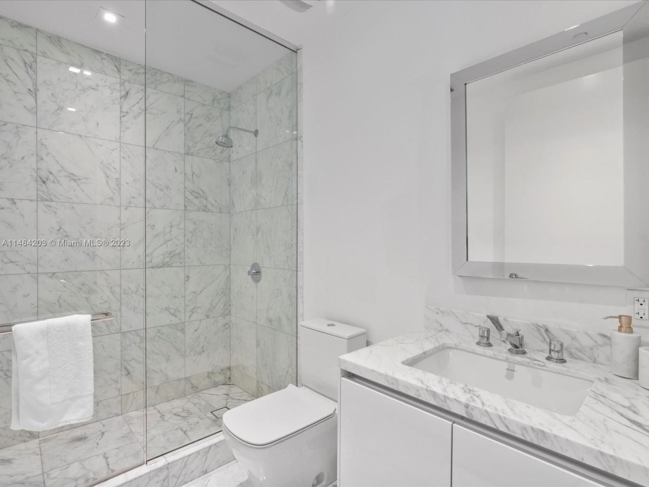 Piso en Miami, Estados Unidos, 110 m² - imagen 13