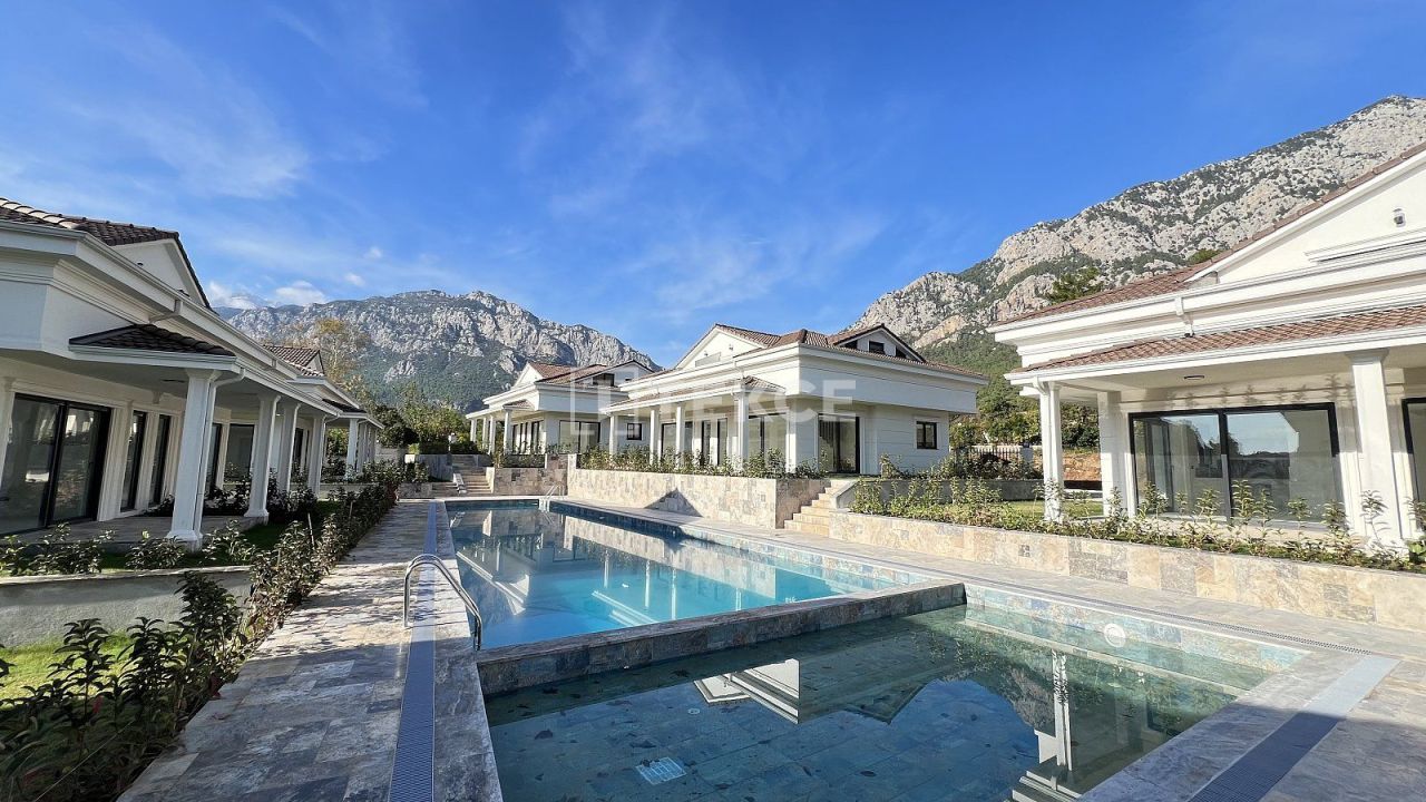 Villa à Kemer, Turquie, 140 m² - image 1