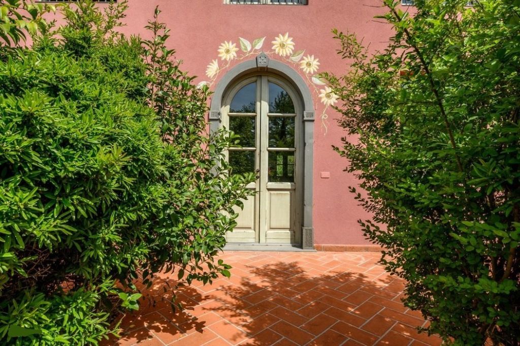 Commercial apartment building in Lucca, Italy, 800 m² - picture 4