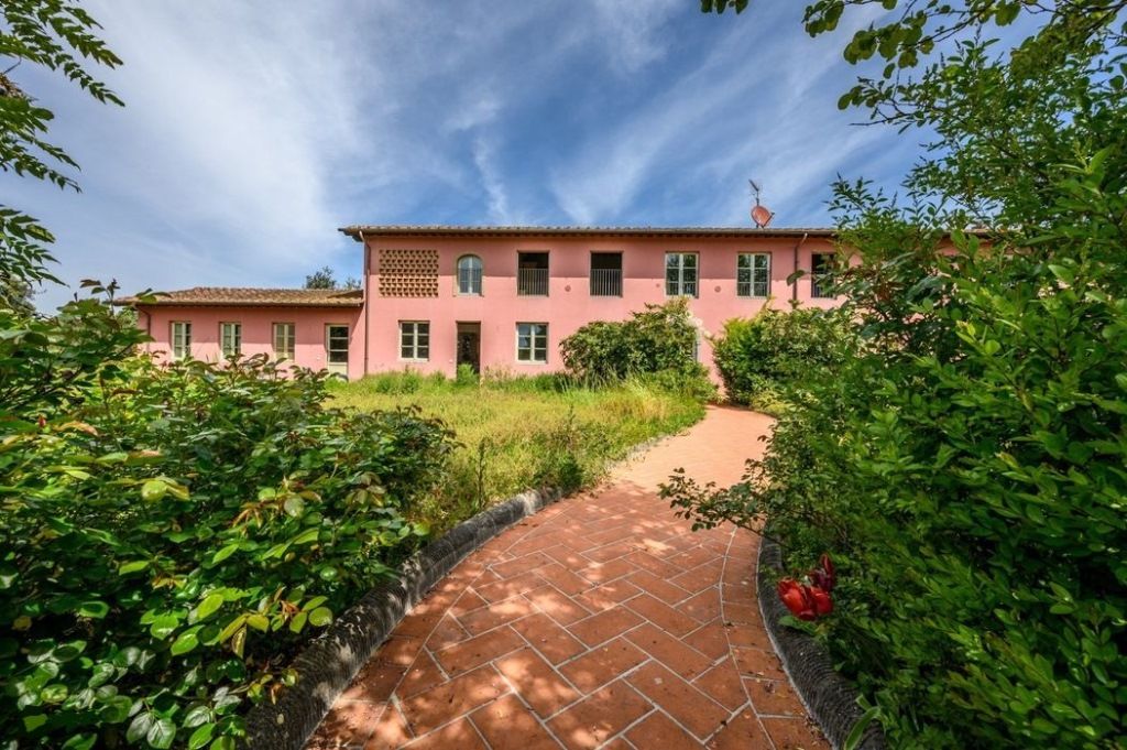Commercial apartment building in Lucca, Italy, 800 m² - picture 3