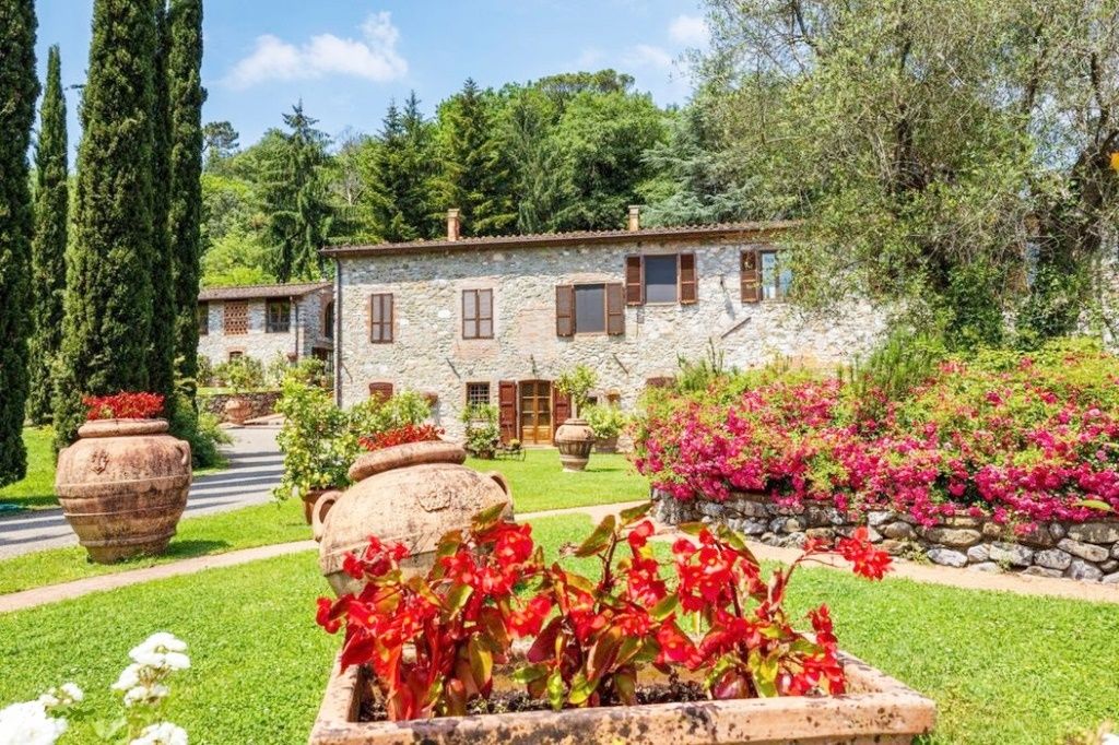 Finca en Lucca, Italia, 640 m² - imagen 1