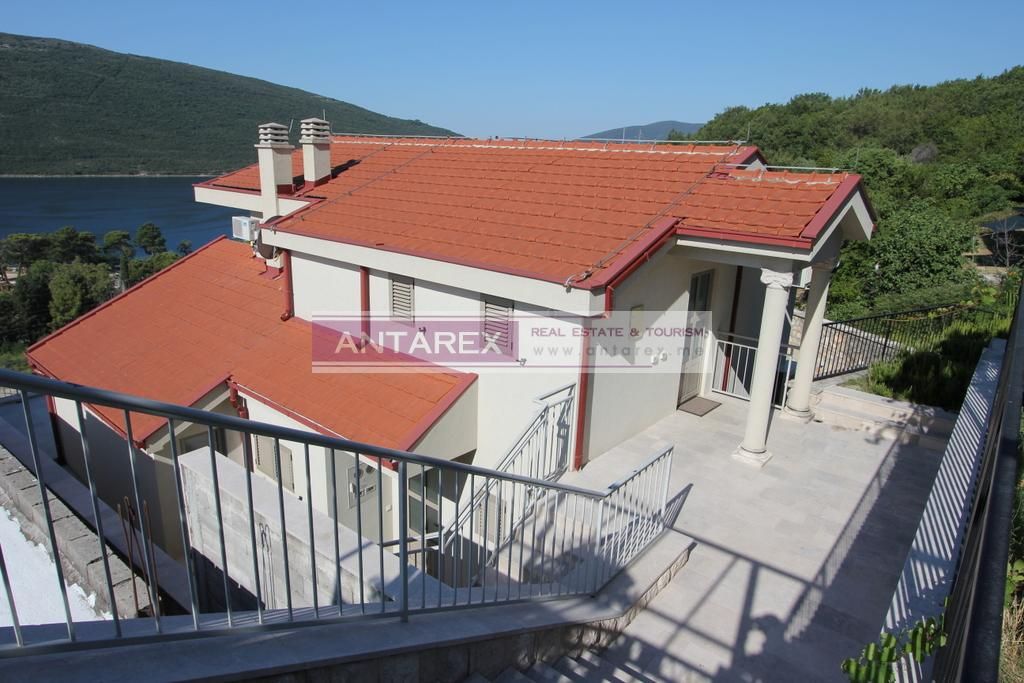 Villa en Kumbor, Montenegro, 151 m² - imagen 1