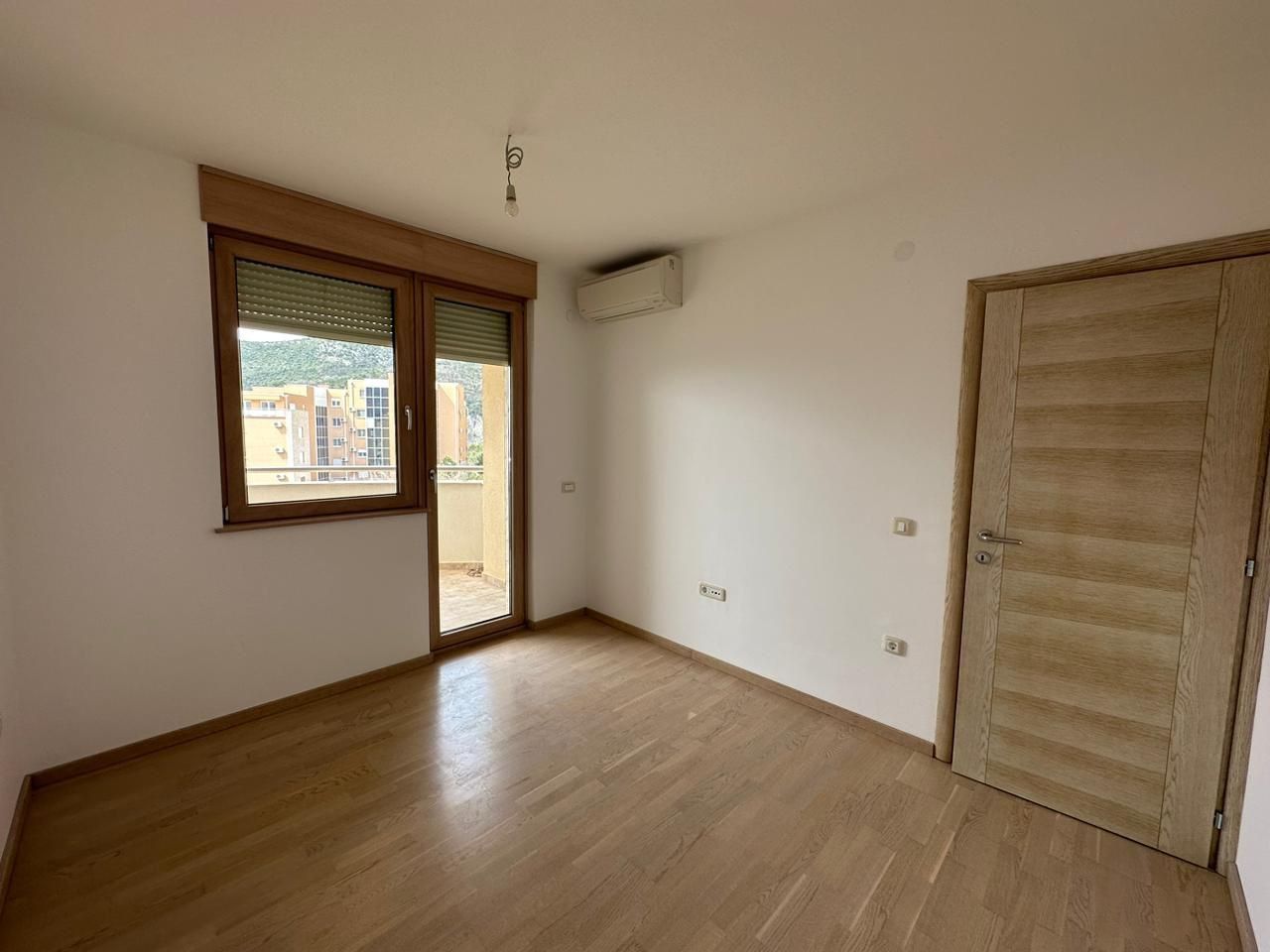 Piso en Budva, Montenegro, 45 m² - imagen 1