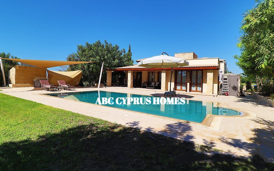 Villa in Paphos, Cyprus, 200 m² - picture 1