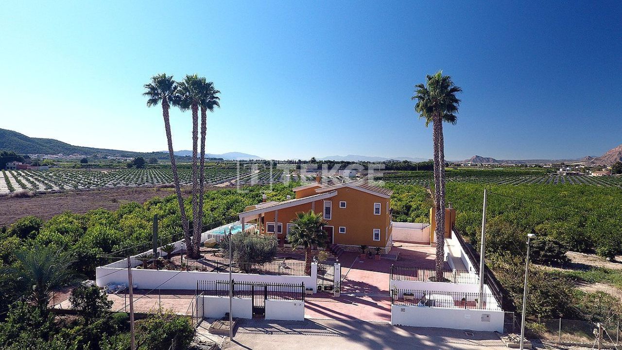 Villa in Orihuela, Spain, 400 m² - picture 1