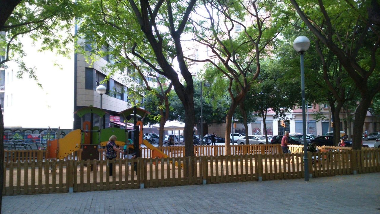 Flat in Barcelona, Spain - picture 9