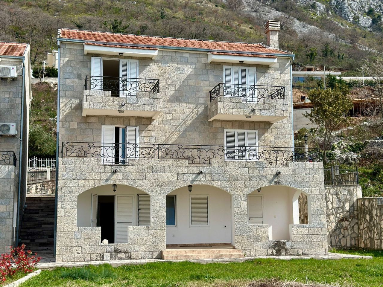 Villa à Budva, Monténégro, 357 m² - image 1