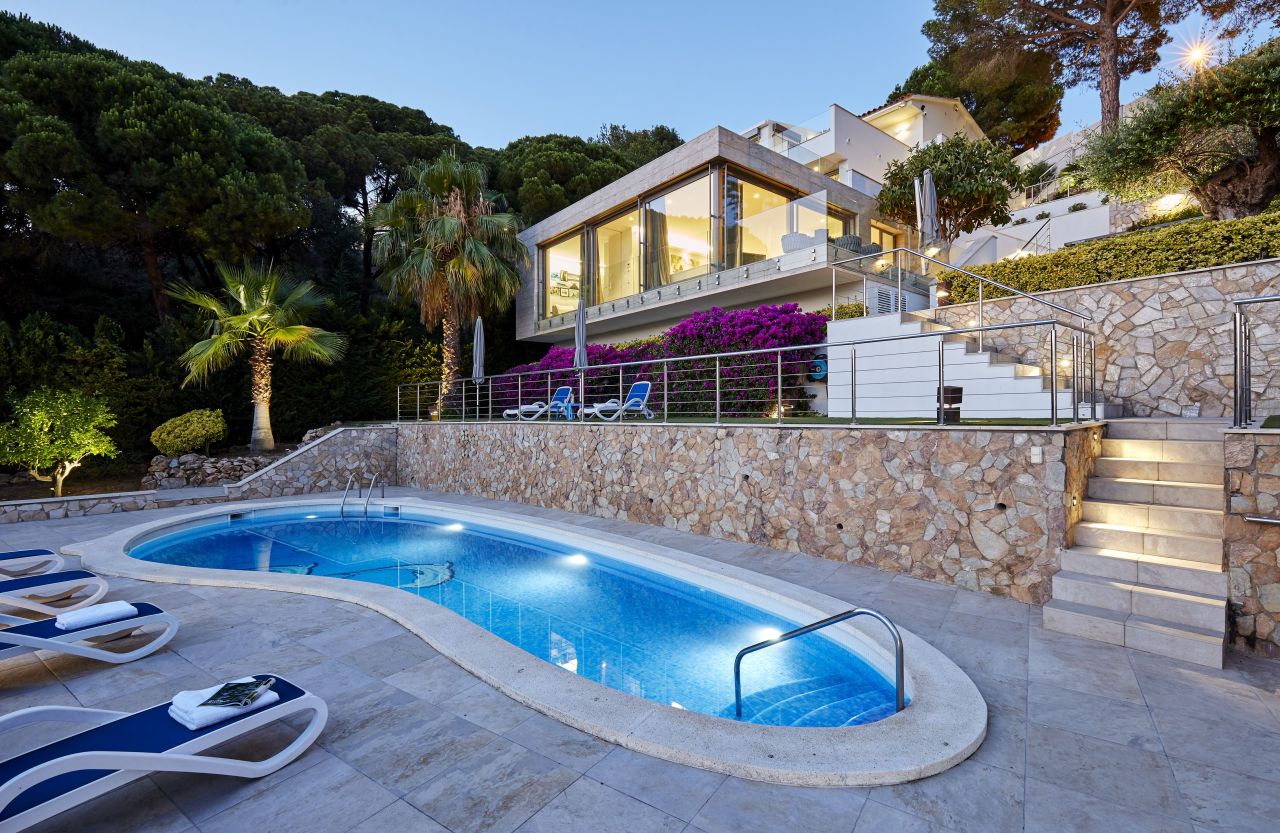 Maison sur la Costa Brava, Espagne, 381 m² - image 1