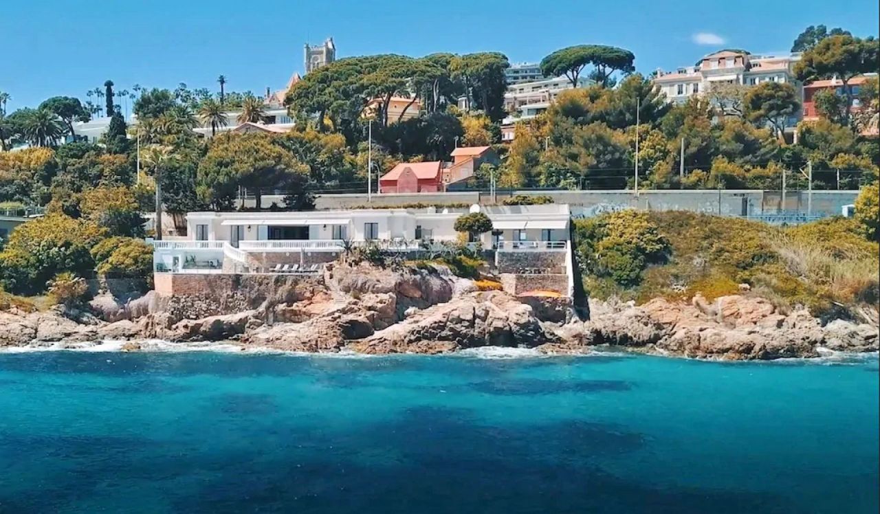 Villa à Cannes, France, 300 m² - image 1