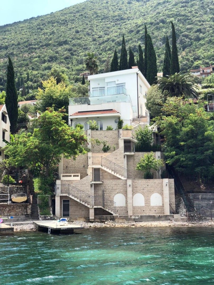 Villa à Herceg-Novi, Monténégro, 230 m² - image 1