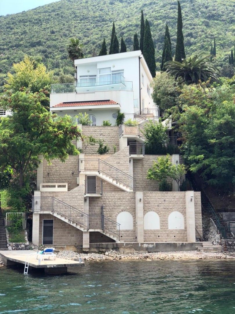 Villa en Herceg-Novi, Montenegro, 230 m² - imagen 2