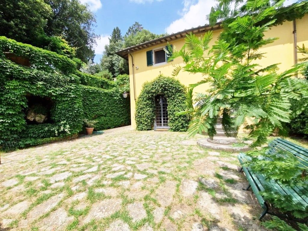 Villa in Florence, Italy, 250 m² - picture 1