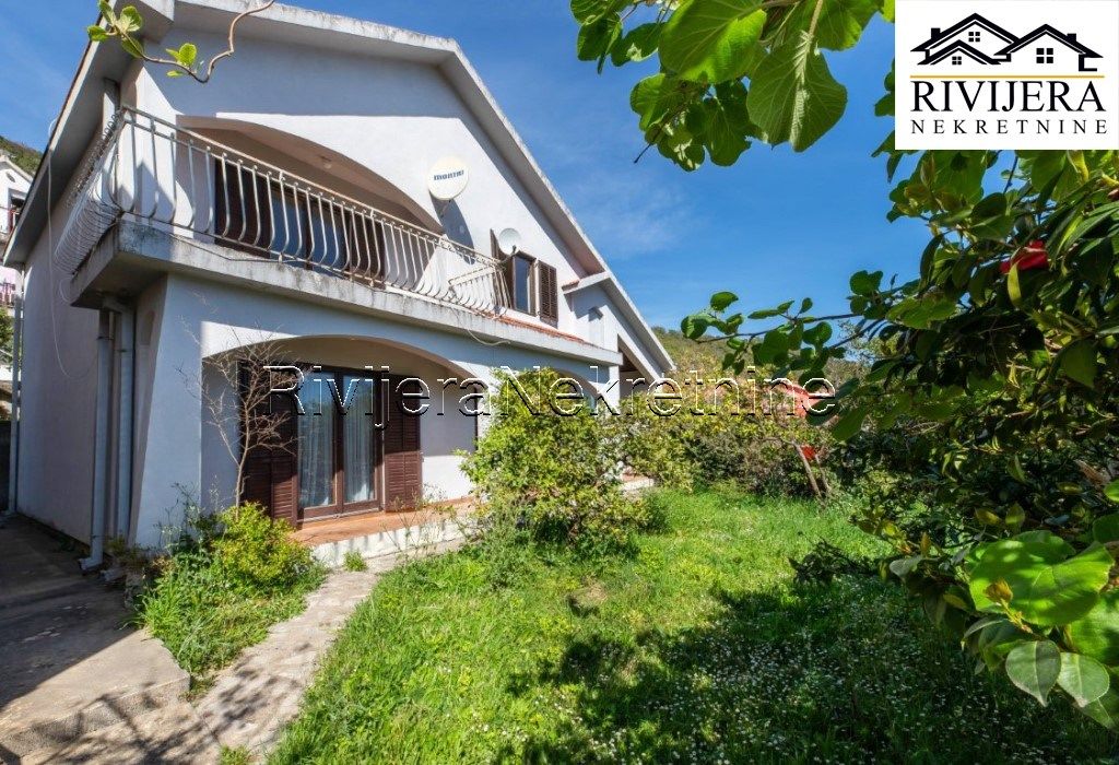 Haus in Herceg-Novi, Montenegro, 216 m² - Foto 1