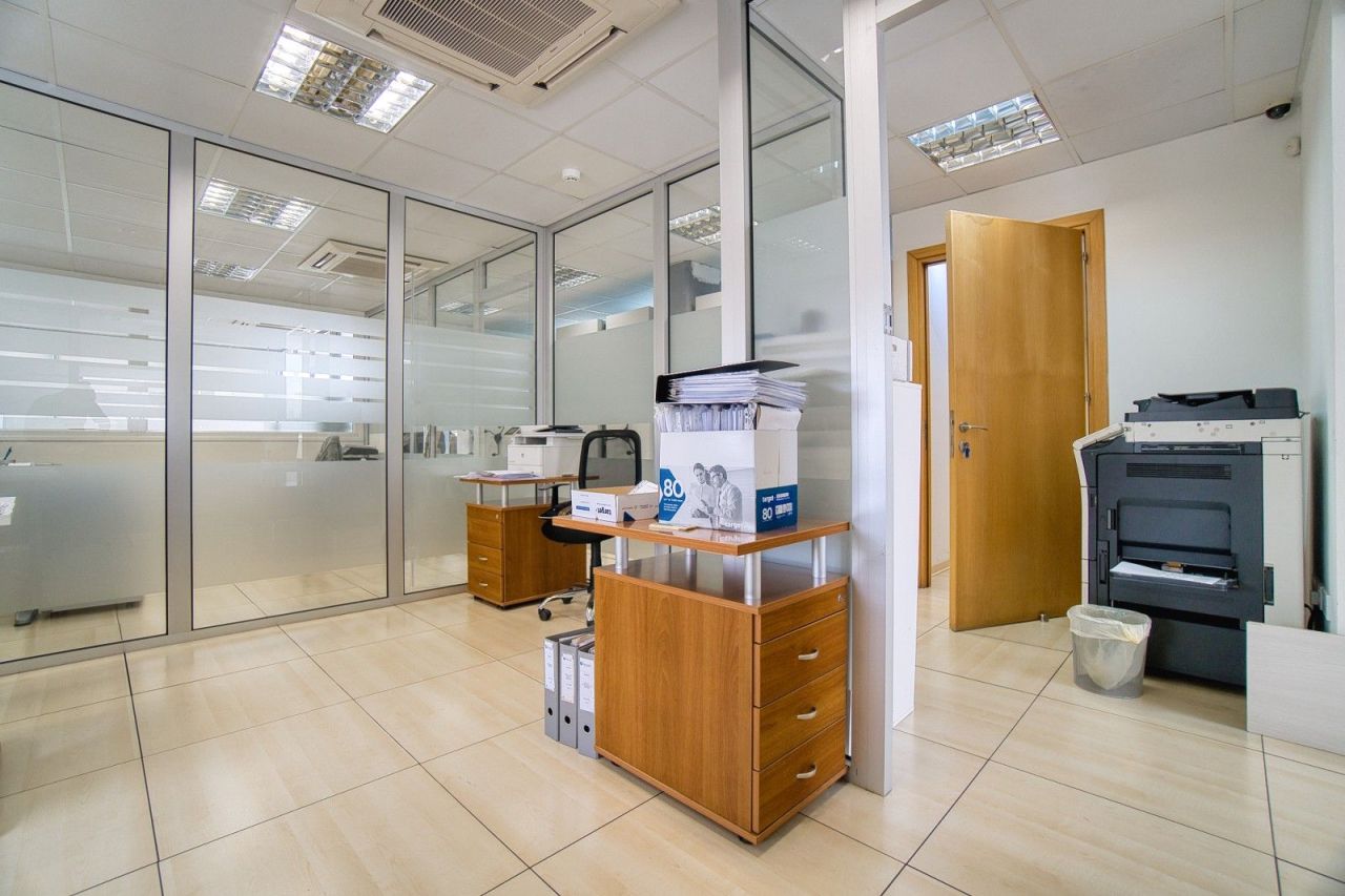 Büro in Limassol, Zypern, 850 m² - Foto 1