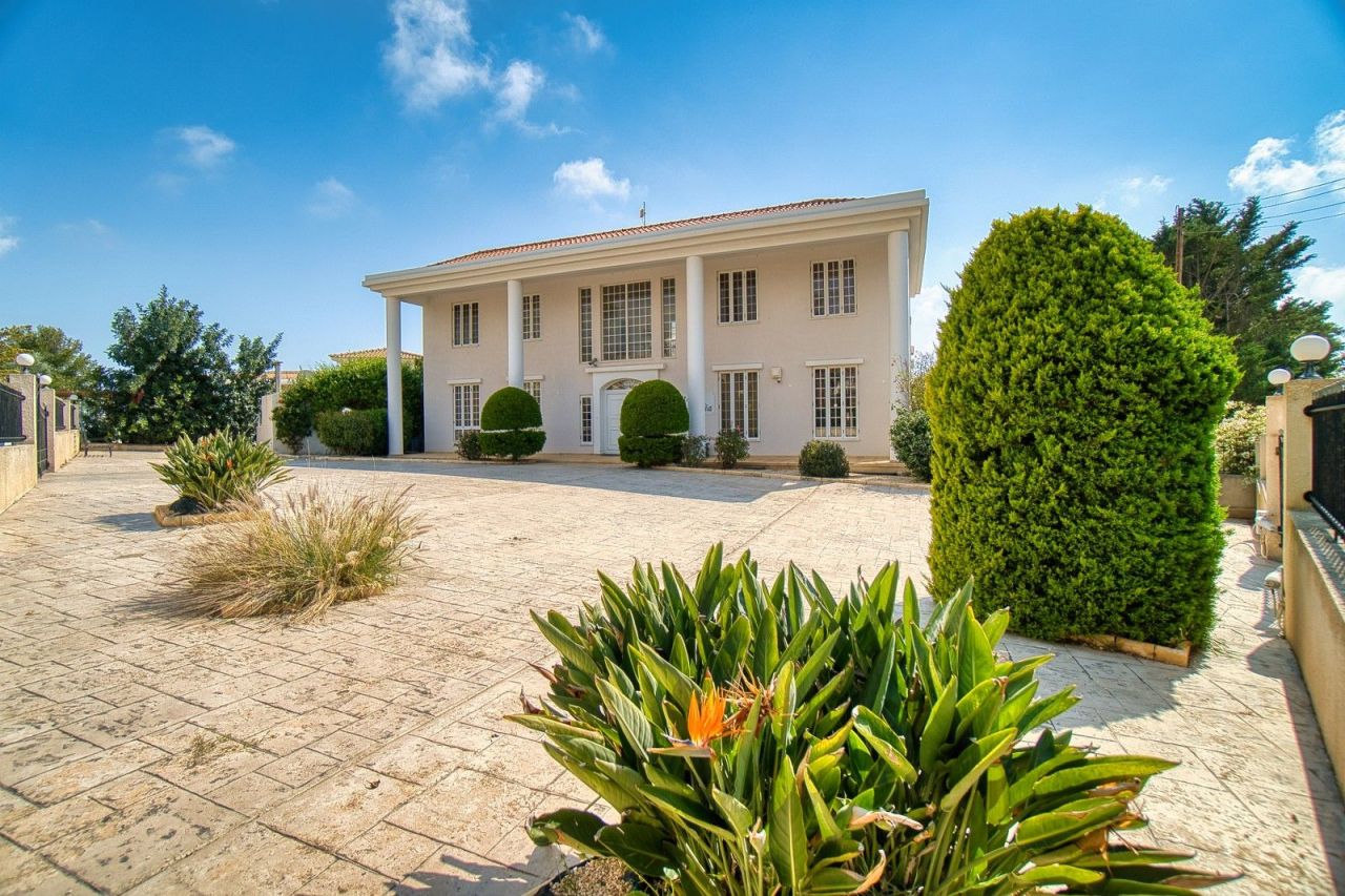 Villa in Paphos, Cyprus, 303 m² - picture 1