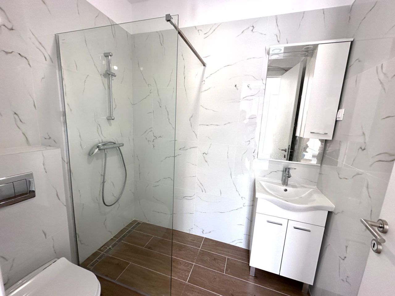 Piso en Budva, Montenegro, 60 m² - imagen 17