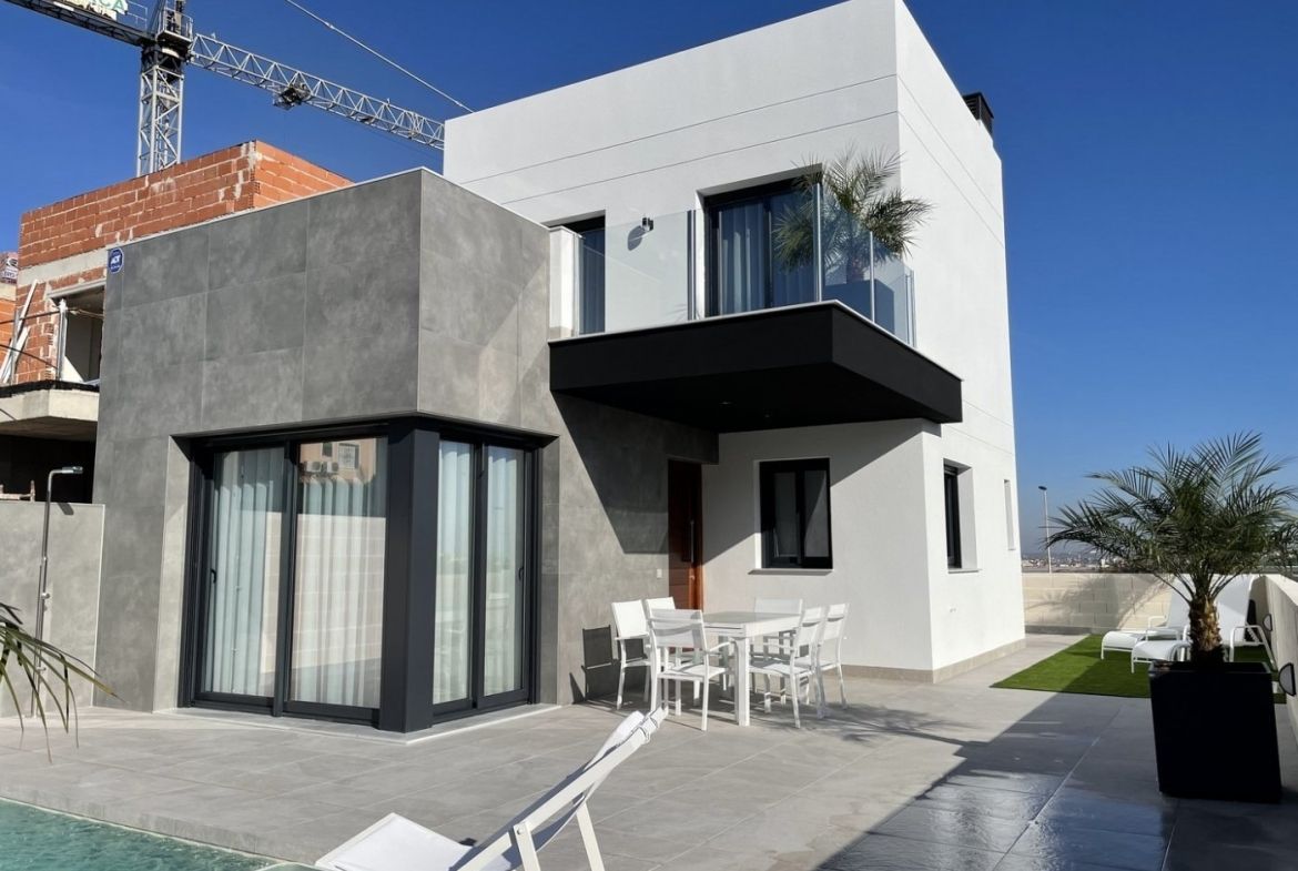 Villa à Torrevieja, Espagne, 175 m² - image 1