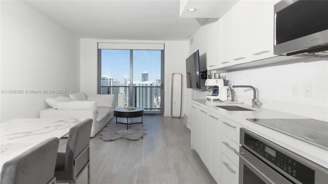 Flat in Miami, USA, 70 m² - picture 1