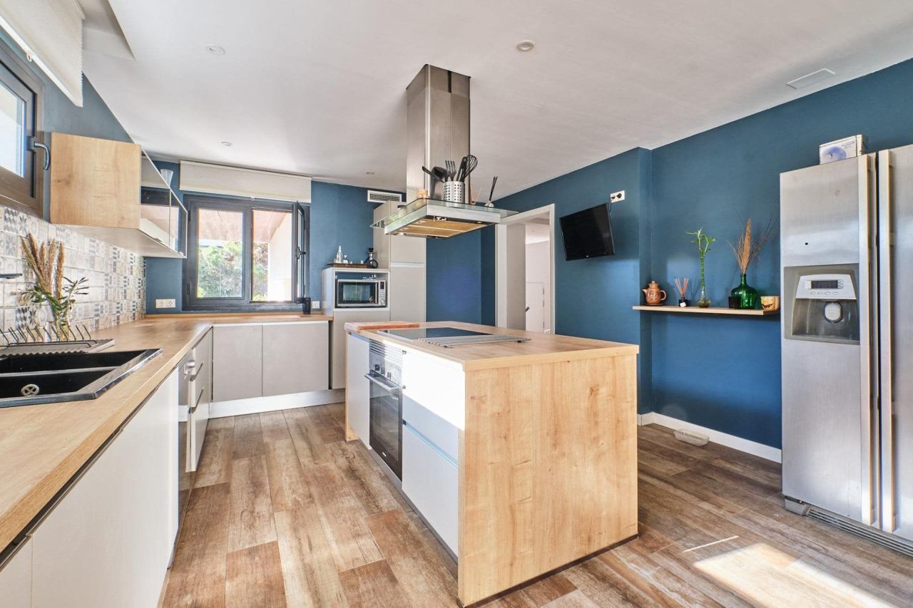 House in Barcelona, Spain, 413 m² - picture 6