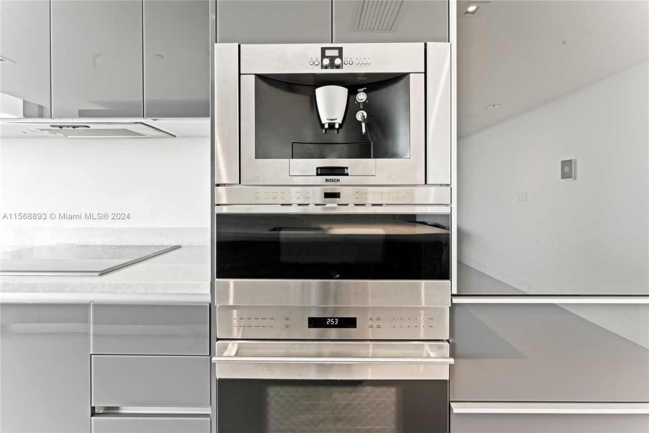 Flat in Miami, USA, 110 m² - picture 10