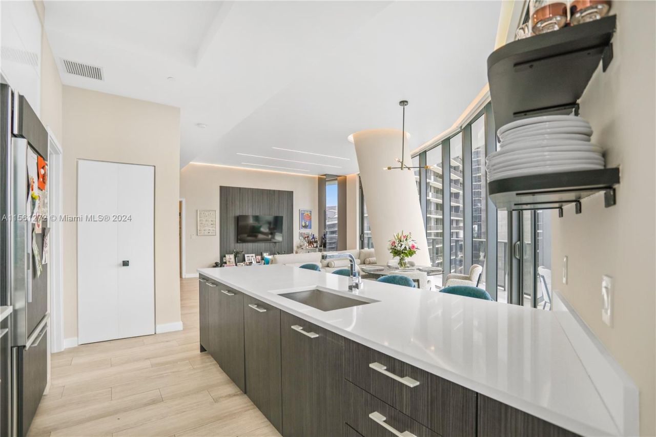 Flat in Miami, USA, 130 m² - picture 12