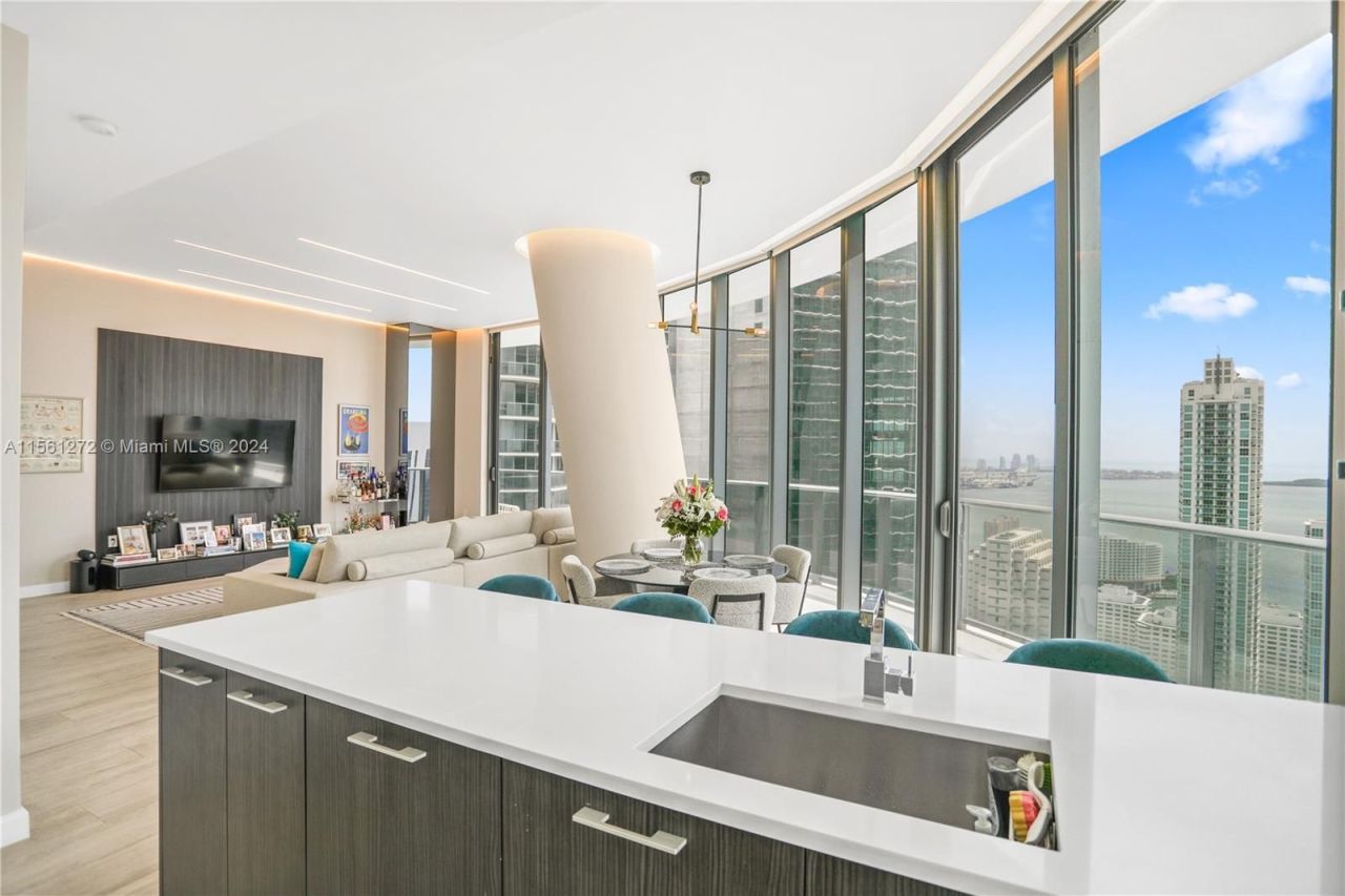 Flat in Miami, USA, 130 m² - picture 11