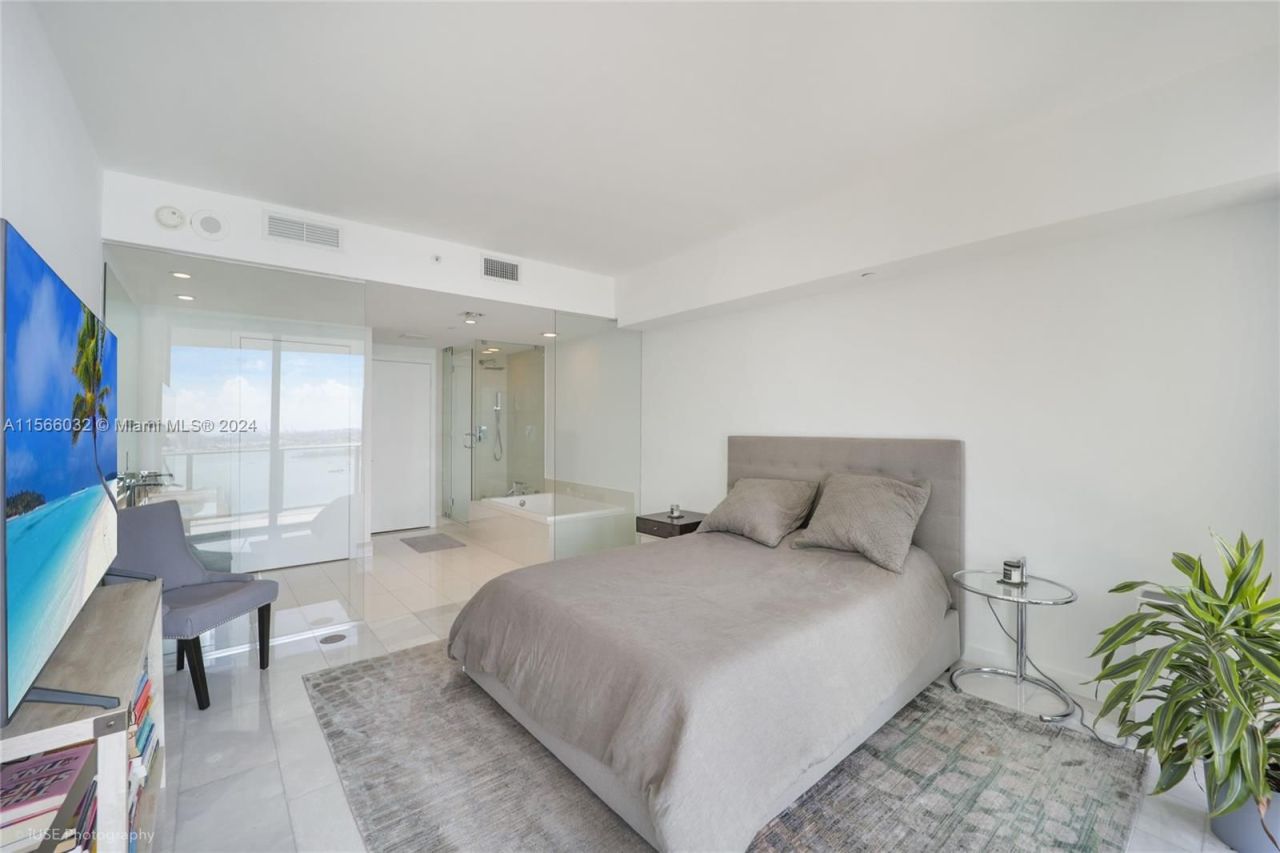 Flat in Miami, USA, 160 m² - picture 11