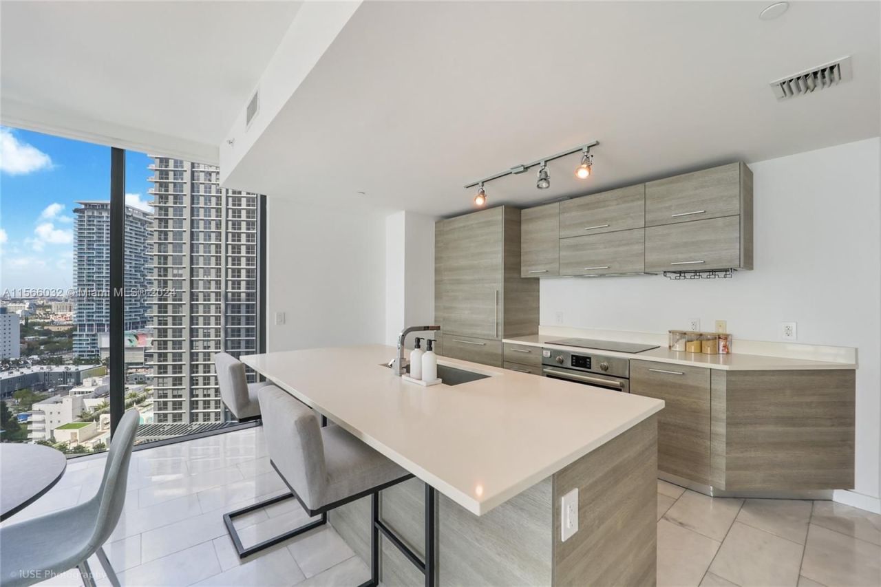 Flat in Miami, USA, 160 m² - picture 16
