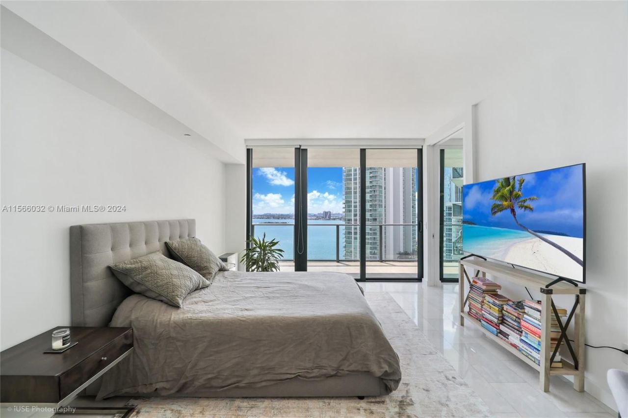 Flat in Miami, USA, 160 m² - picture 12