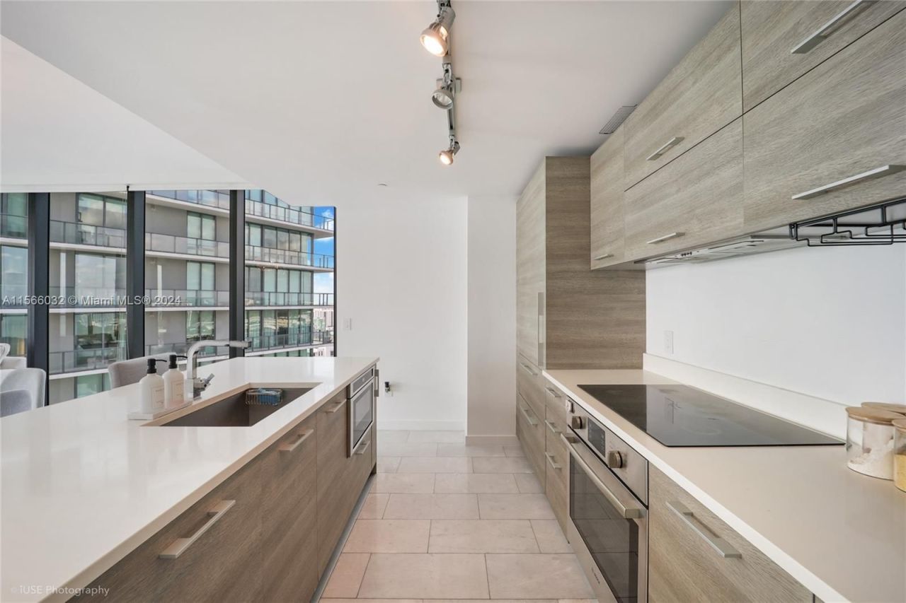 Flat in Miami, USA, 160 m² - picture 3