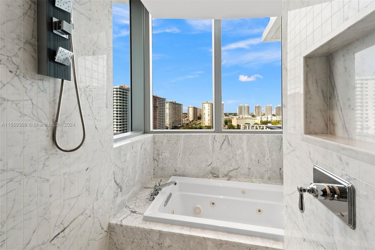 Flat in Miami, USA, 140 m² - picture 11