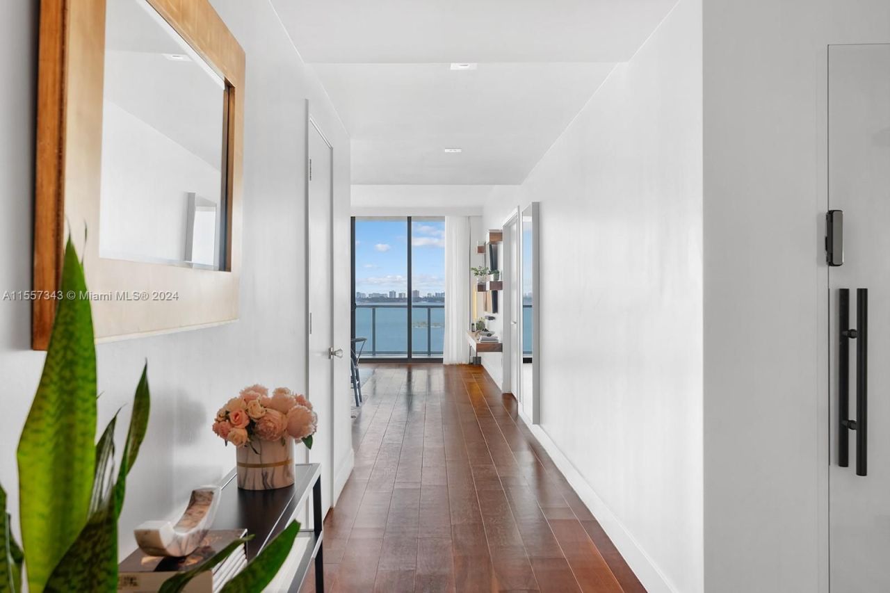 Flat in Miami, USA, 260 m² - picture 17