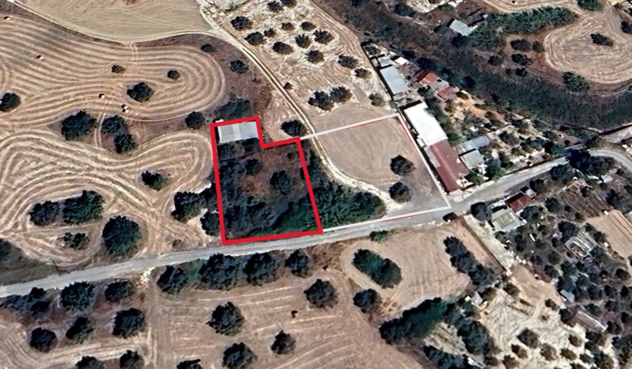 Land in Larnaca, Cyprus, 1 100 m² - picture 1