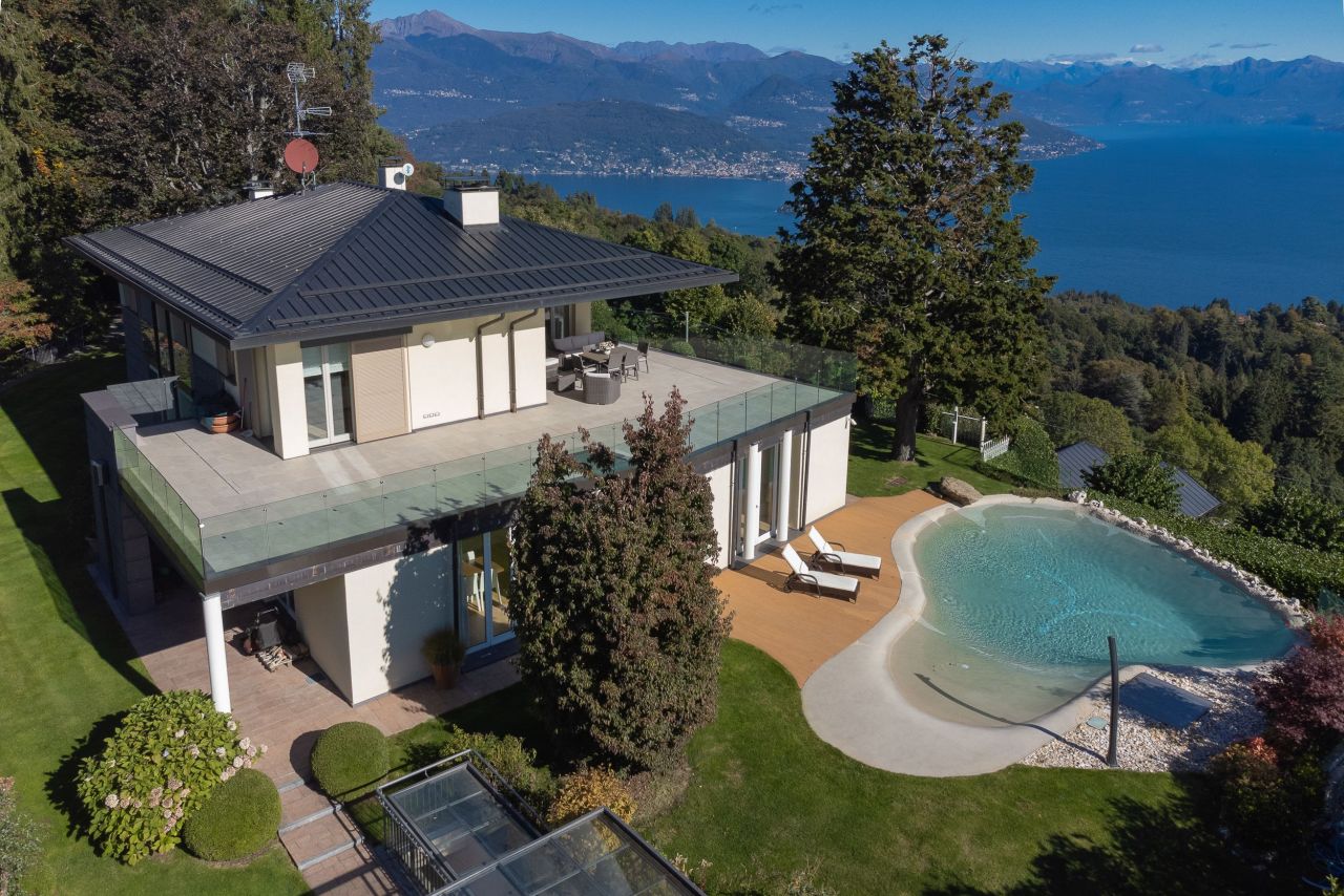 Villa à Gignese, Italie, 500 m² - image 1