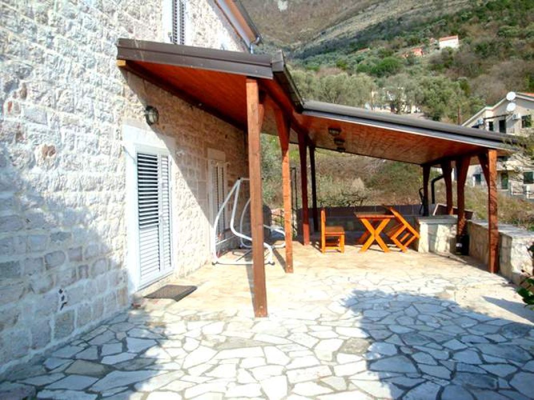 Casa en Kamenari, Montenegro, 270 m² - imagen 1