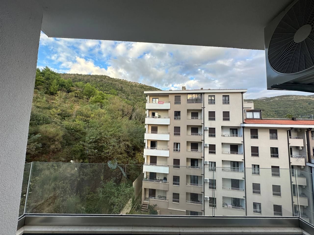 Wohnung in Becici, Montenegro, 55 m² - Foto 1