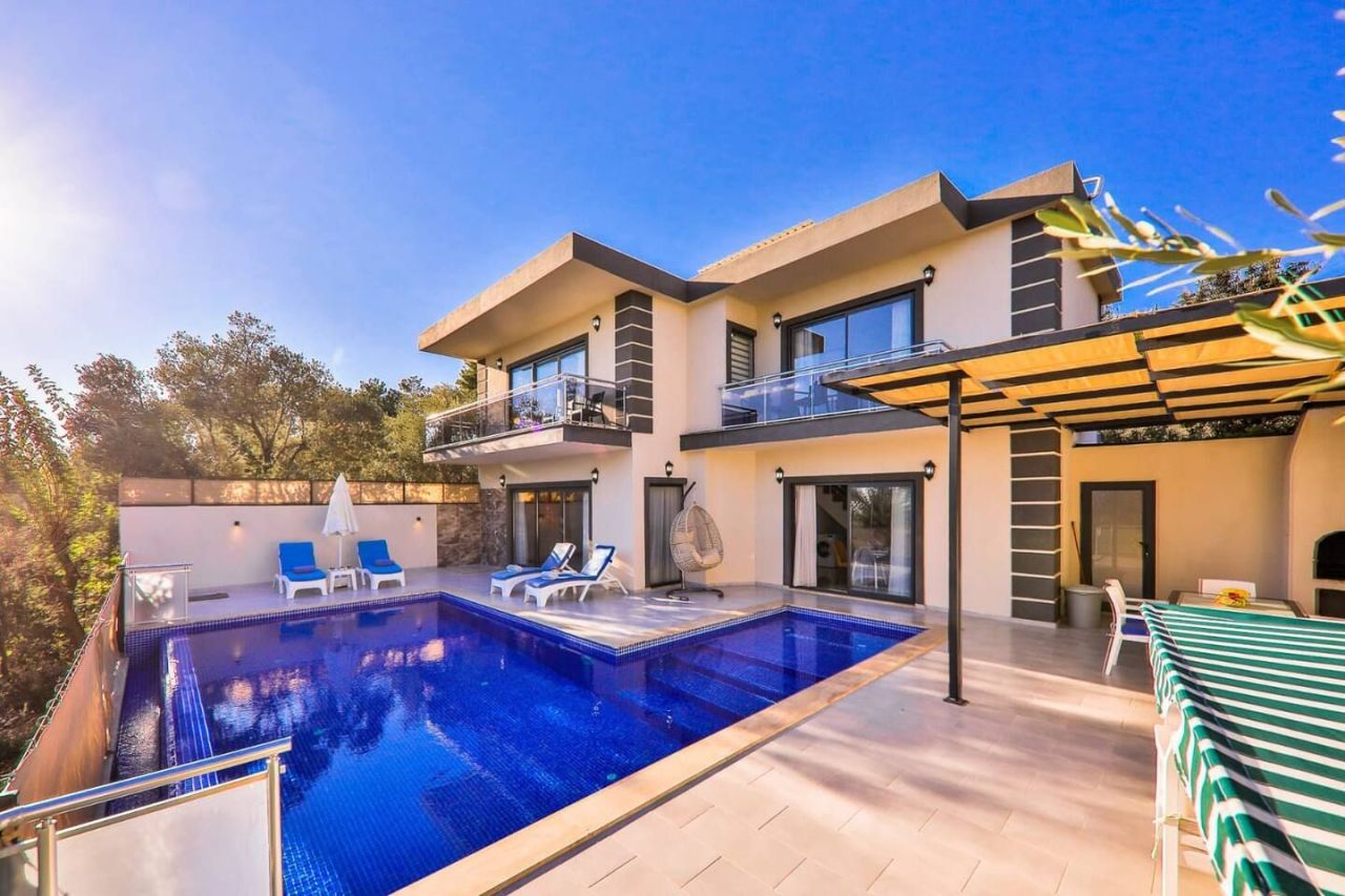 Villa à Kaş, Turquie, 150 m² - image 1