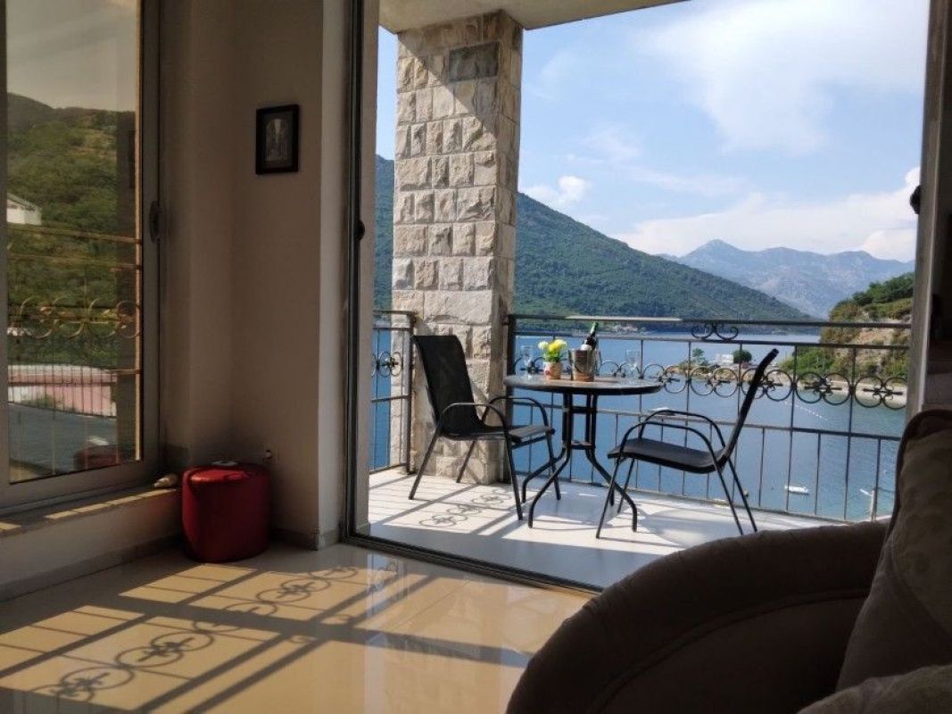 Flat in Tivat, Montenegro, 89 m² - picture 1