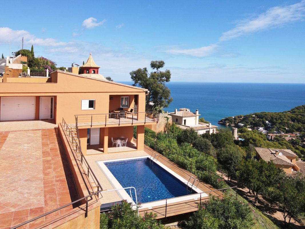 Haus in Costa Brava, Spanien, 337 m² - Foto 1