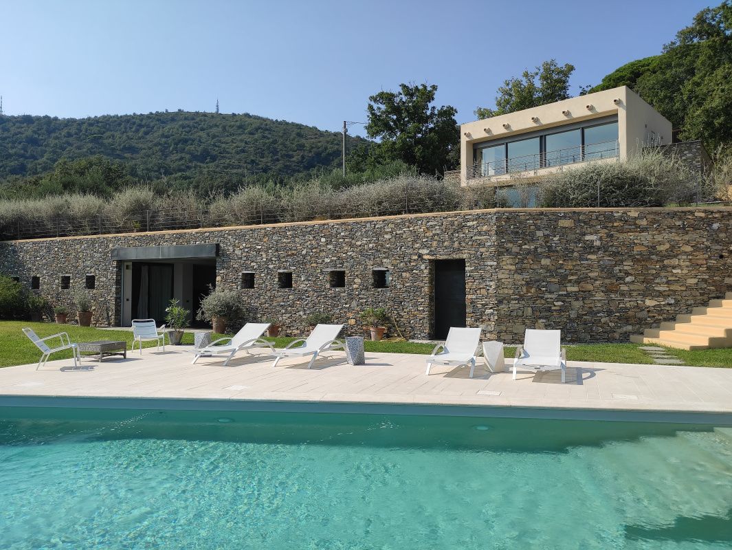 Maison à Alassio, Italie, 500 m² - image 1