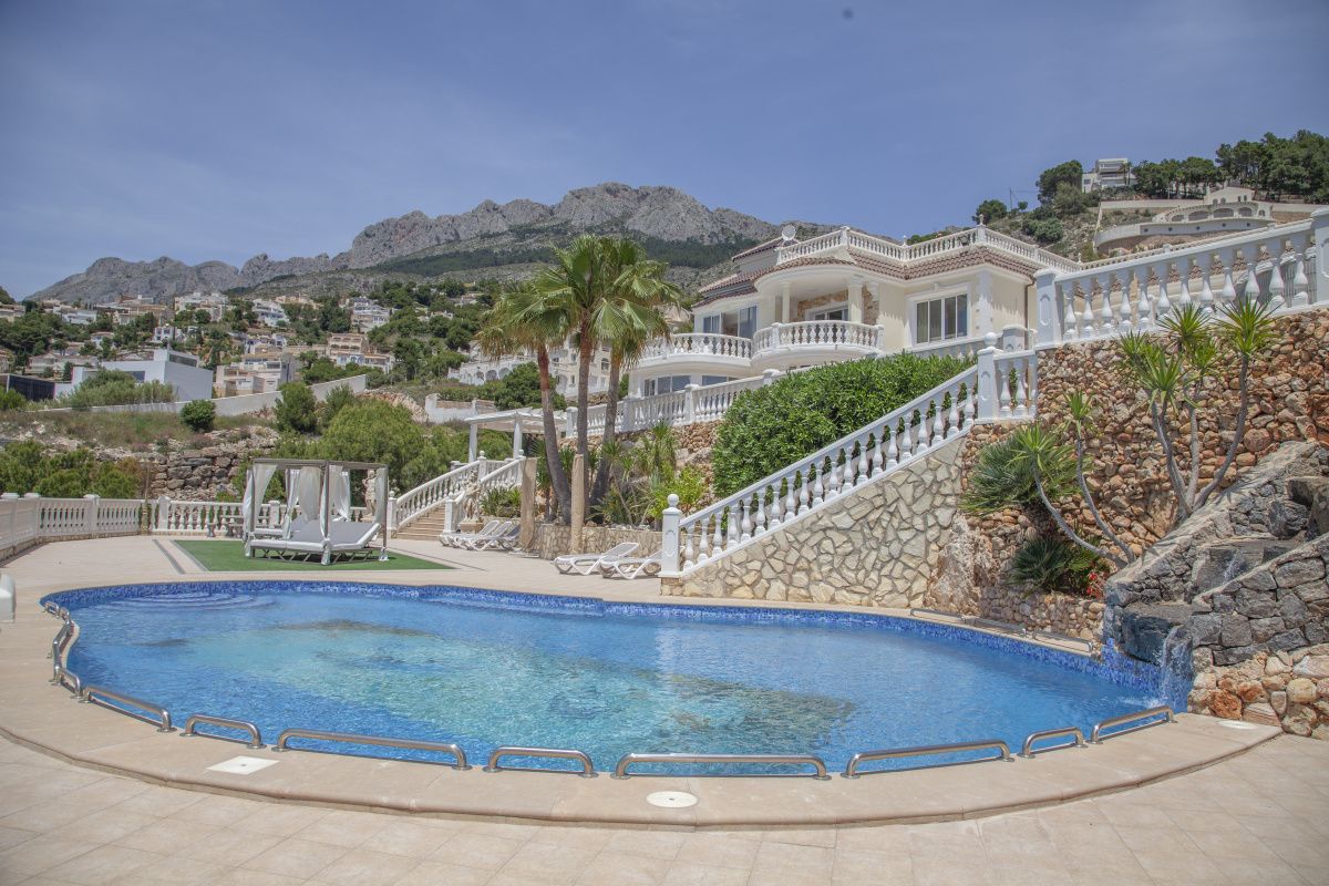 Haus in Costa Blanca, Spanien, 749 m² - Foto 1