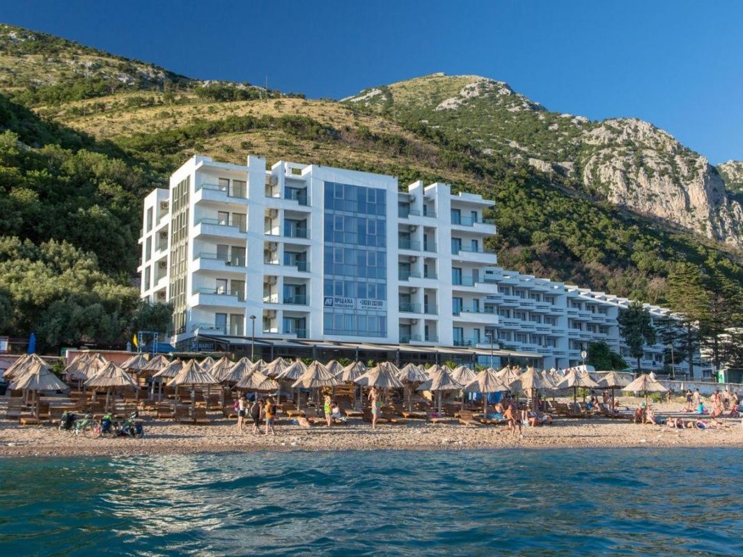 Hotel en Sutomore, Montenegro, 48 m² - imagen 1