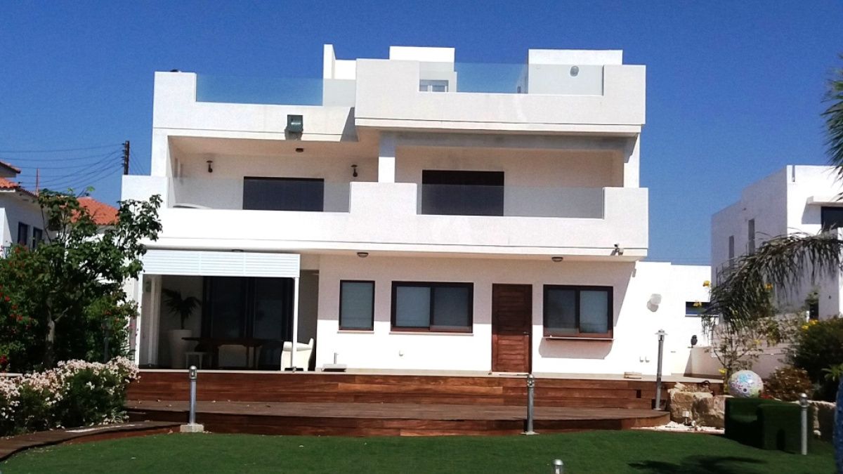 House in Larnaca, Cyprus, 600 m² - picture 1