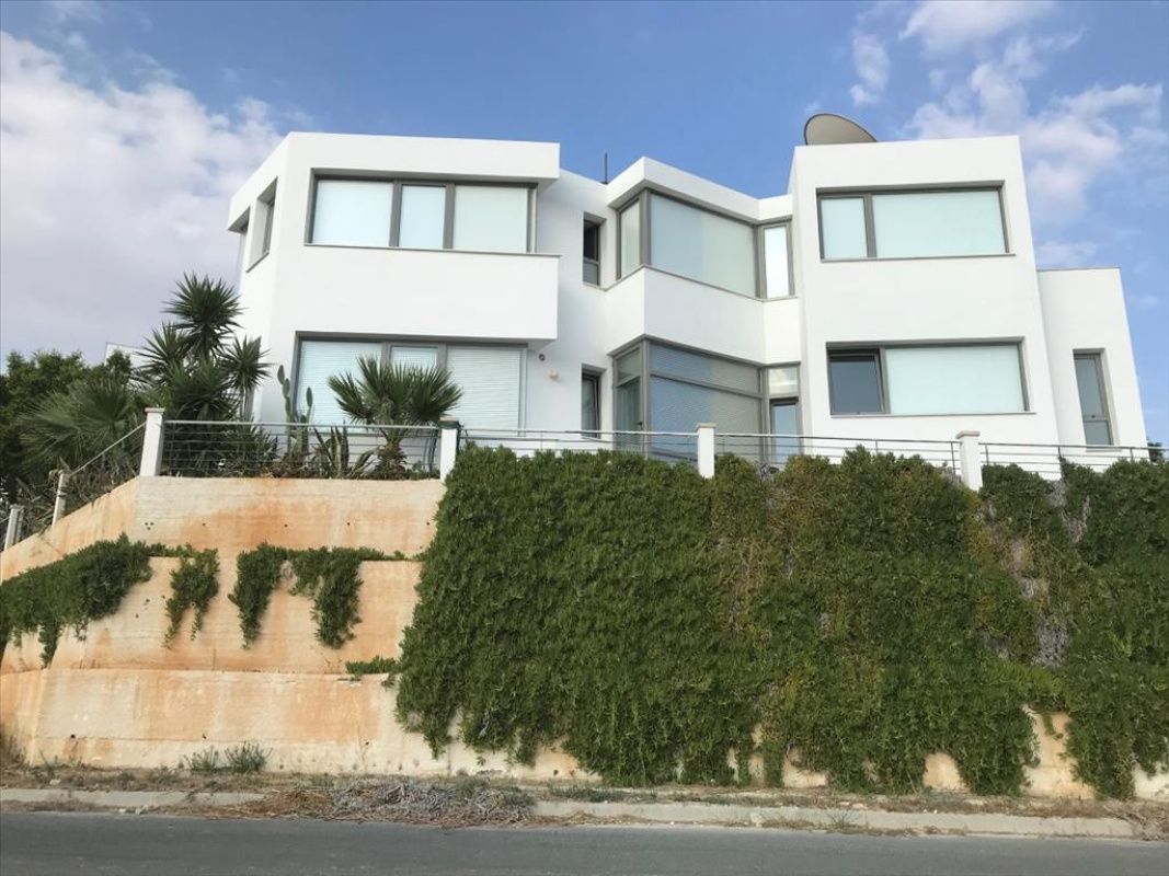 House in Larnaca, Cyprus, 280 m² - picture 1