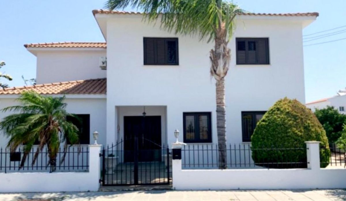 House in Larnaca, Cyprus, 270 m² - picture 1