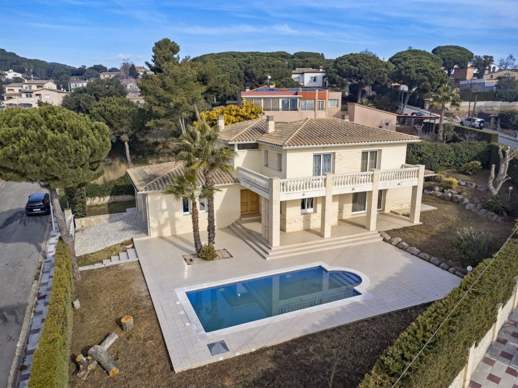 Haus in Costa Brava, Spanien, 349 m² - Foto 1