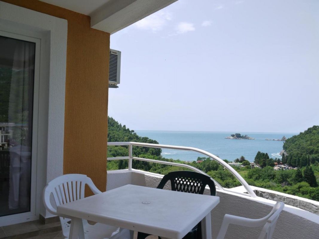 Hotel in Petrovac, Montenegro, 840 m² - picture 1