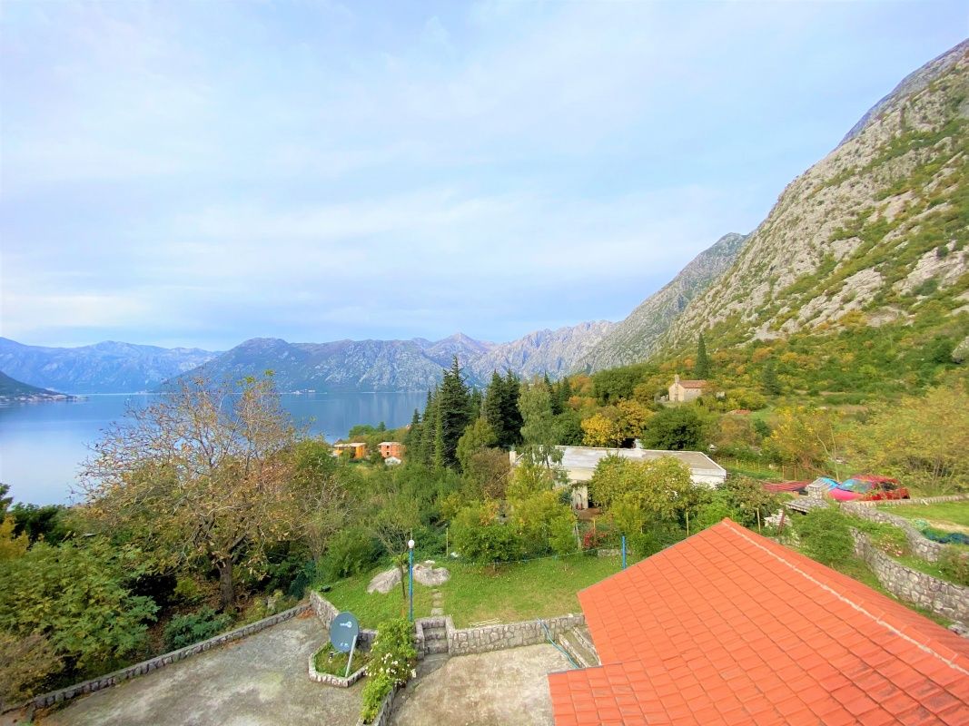 Maison à Kotor, Monténégro, 225 m² - image 1