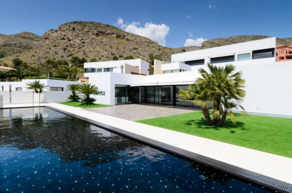 Casa en la Costa Blanca, España, 540 m² - imagen 1